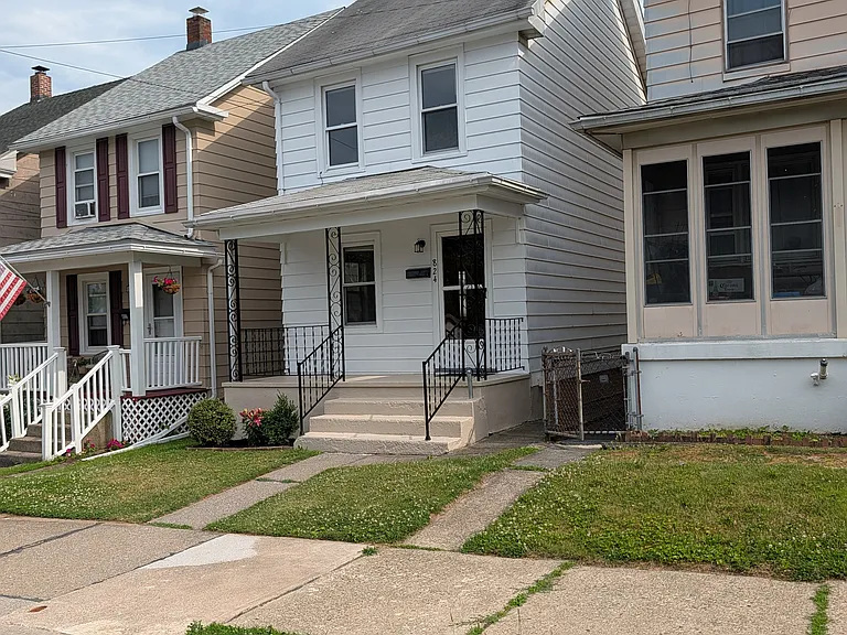 824 Kossuth St #HOUSE — Photo 2