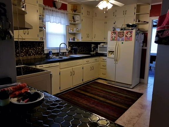 4th image of 1008 Highland St