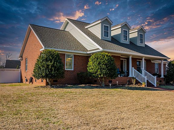 2nd image of 13 Winterberry Ln