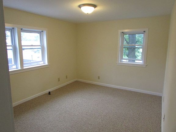 4th image of 206B E 11th St