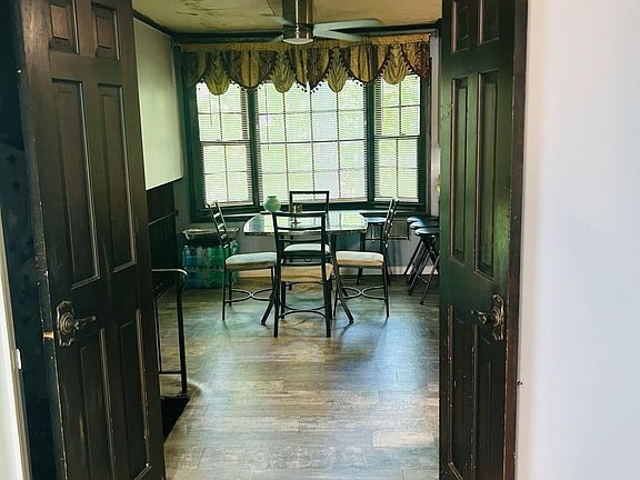4th image of 1015 Gawaine Cir