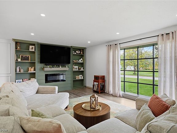 3rd image of 5609 Pinnacle Park Dr
