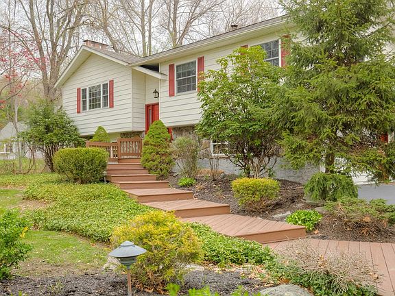 3rd image of 12 Nancy Dr
