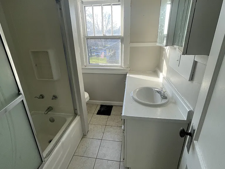 3520 Lasalle Ave — Photo 3