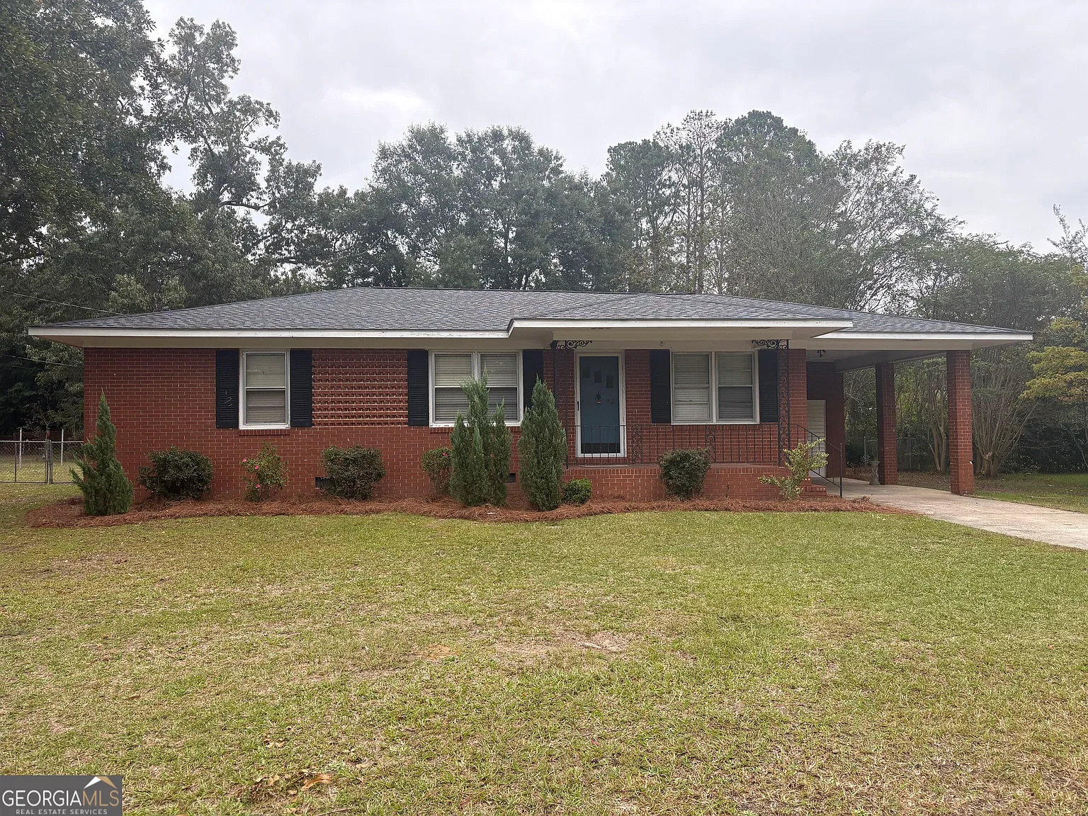 3 bed, 2.0 bath, 1236 sqft, $1,350 — Photo 1
