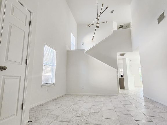 2nd image of 2051 Cambria Dr