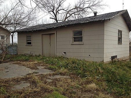 2nd image of 901 Runnels St