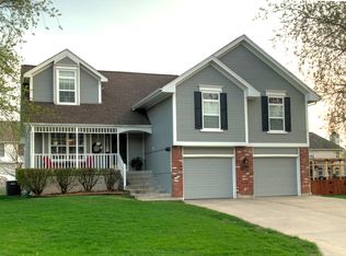 2729 SE Nottingham Dr, Lees Summit, MO 64063