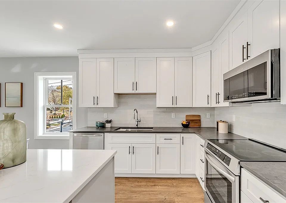 Kitchen & Island