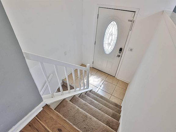 5th image of 48 Sherwood Dr