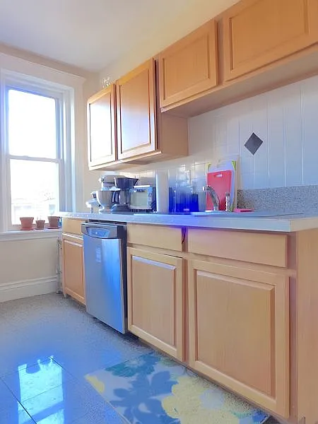 4 bed, 9999 sqft, $1,000 — Photo 3