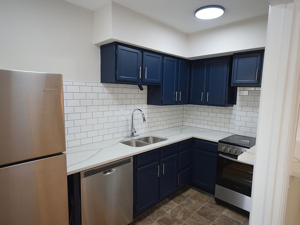 1st image of 720 W 38th St #9B