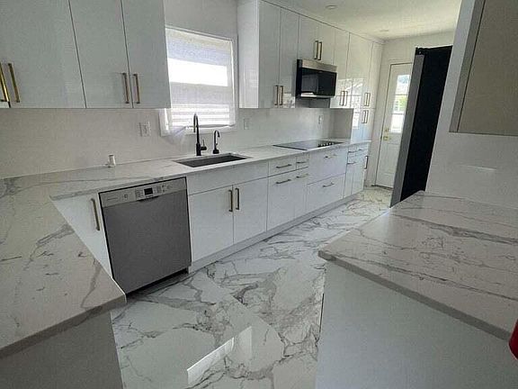 5th image of 1202 Thomas Ave