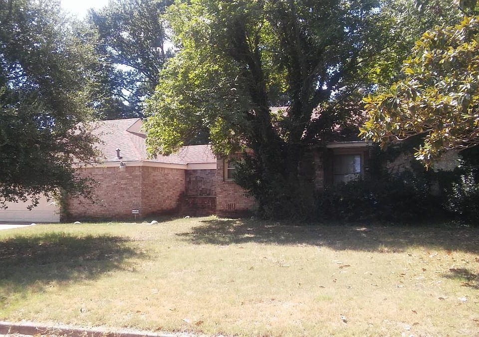 1st image of 2516 Fairway Dr