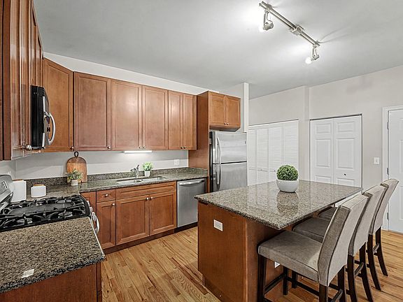 4th image of 1415 S Halsted St APT 1A