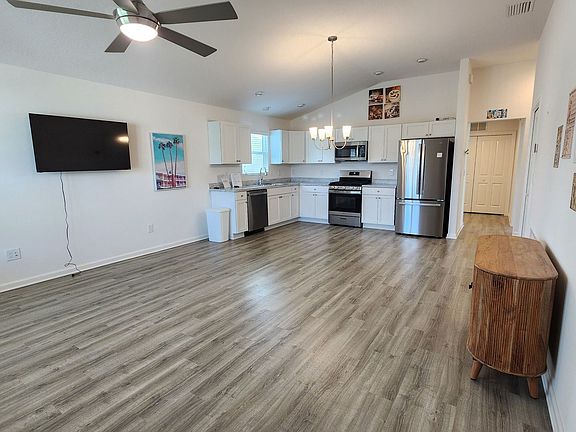 3rd image of 1222 Eunice St