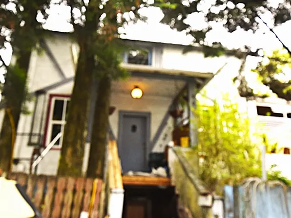 509 Holland St, New Westminster, BC V3M 4N6
