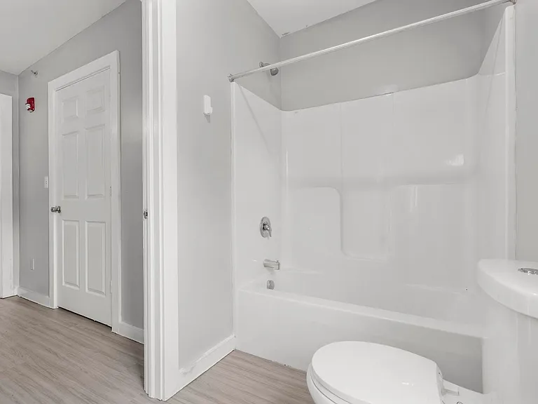 5 Manila Ave — Photo 11