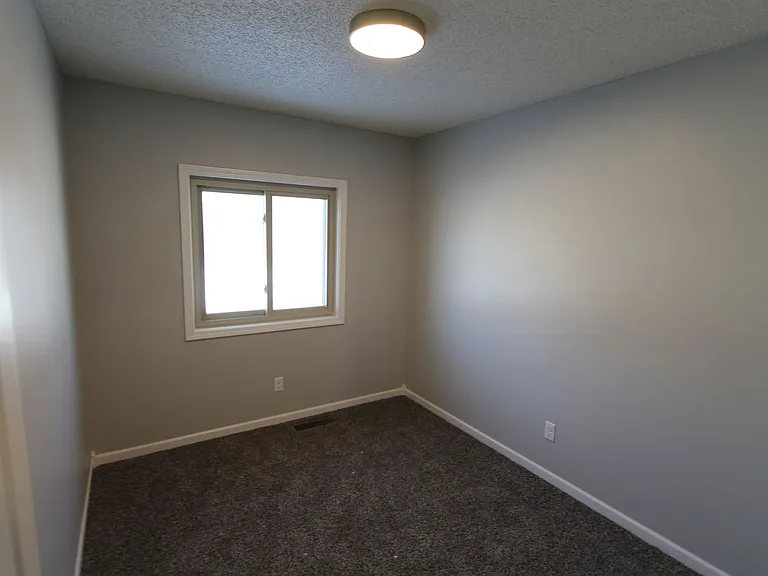 The Warwick of Norfolk. Now leasing updated 1, 2 bedroom apartments and 3 bedroom townhomes! — Photo 39