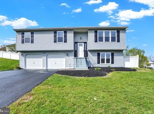 180 Asbury Ct, Mount Wolf, PA 17347