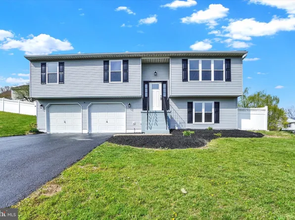 180 Asbury Ct, Mount Wolf, PA 17347