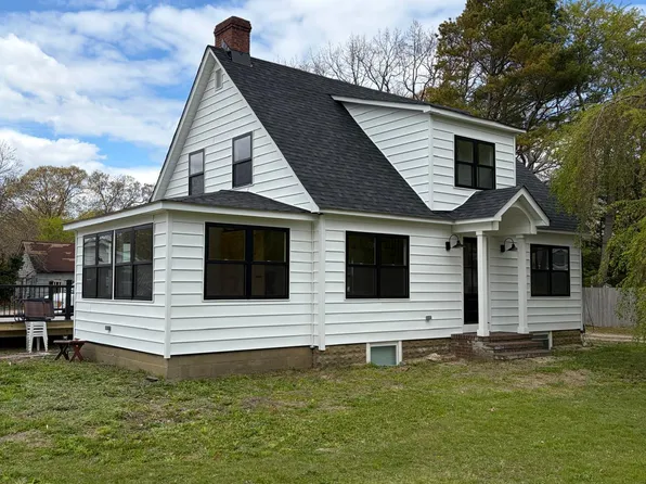226 Gillette Ave, Bayport, NY 11705