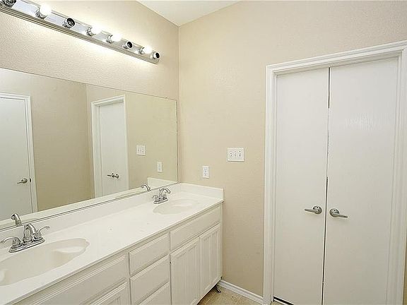 3rd image of 7409 Sunray Dr