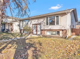 7840 W 21a St SE, Calgary, AB T2C 1Z2