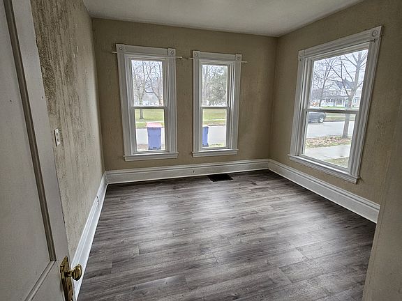 4th image of 342 Marion Ave NW #1