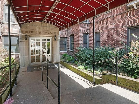 3rd image of 445 W 240th St APT 6A