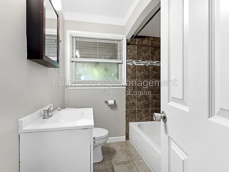 812 Riverbank St — Photo 4