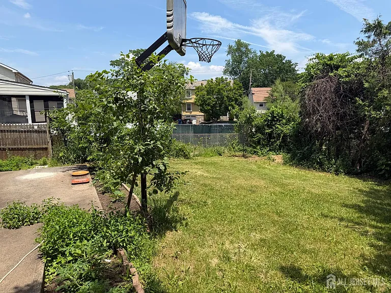 118 Swarthmore Ter — Photo 28