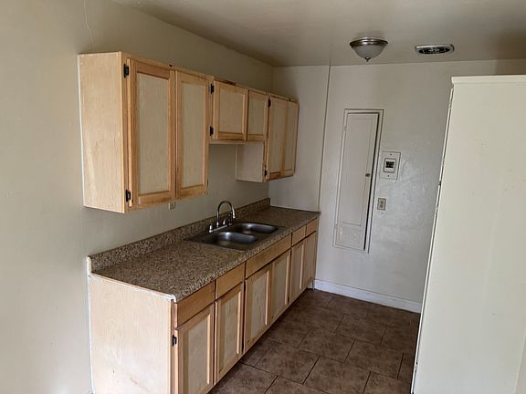 2nd image of 1315 1/2 N Mountain View Ave #12