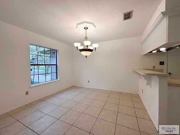 4th image of 4730 Savannah Dr
