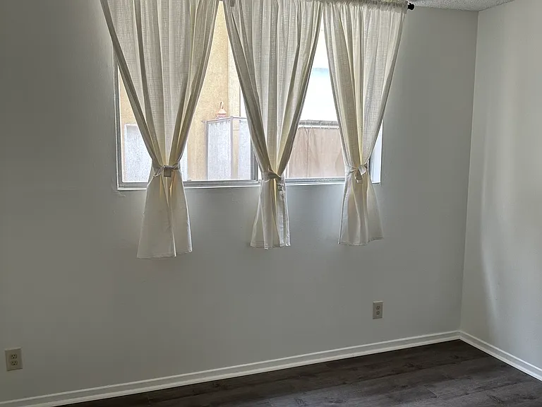 4201 McLaughlin Ave #7 — Photo 5