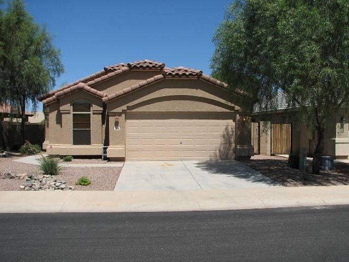 1st image of 754 E Marigold Pl