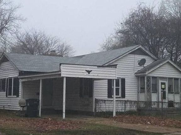 2nd image of 804 SW 4th St
