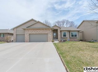 7411 S 93rd St, La Vista, NE 68128