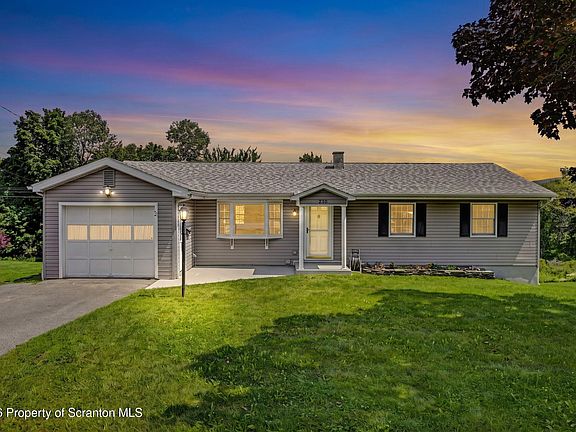 2nd image of 210 Tulip Cir