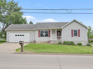 304 15th Ave E, Oskaloosa, IA 52577