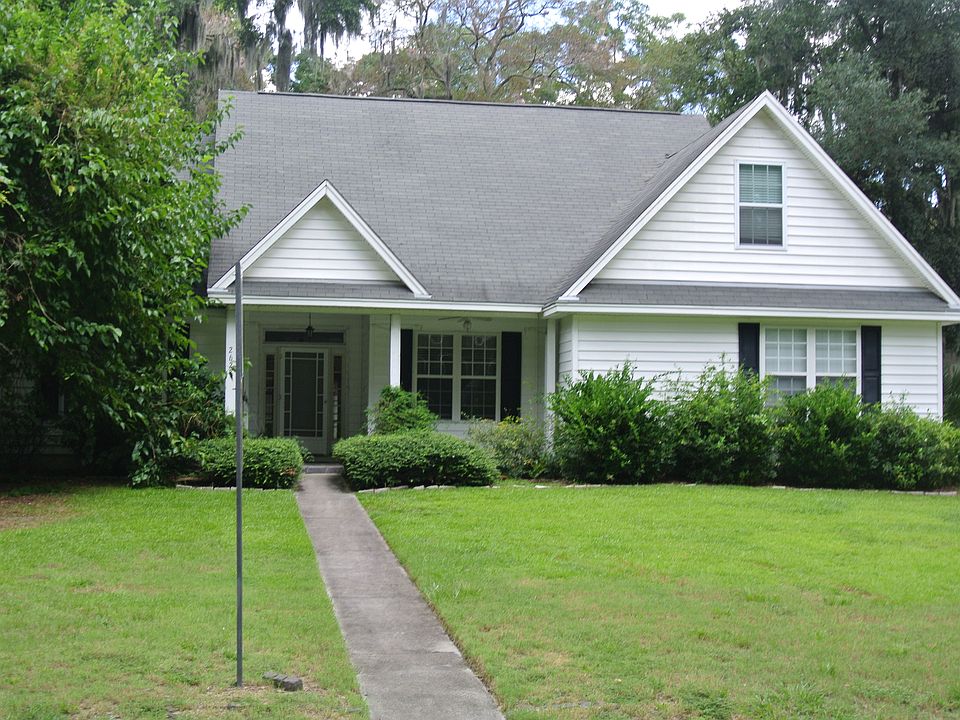 Lowcountry style charmer