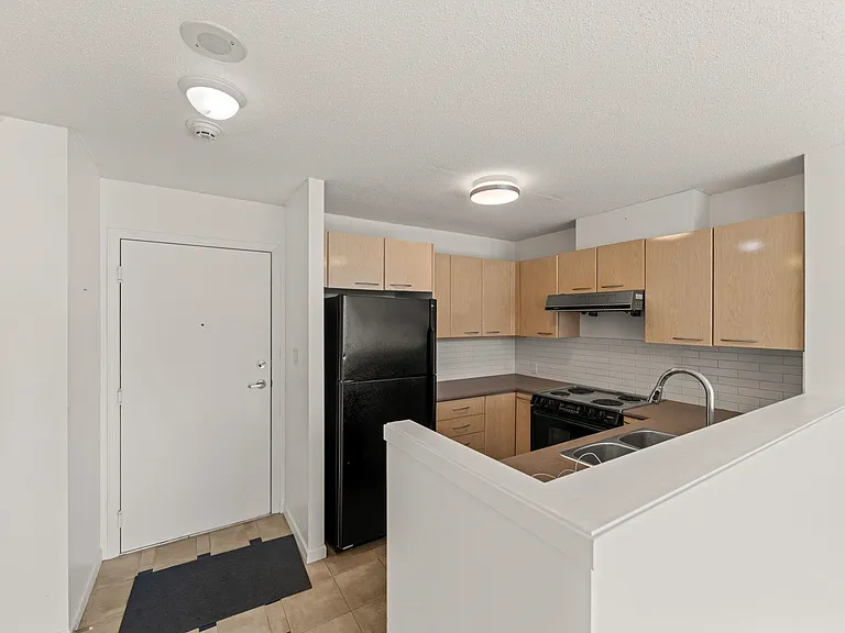 4888 Hazel St #902 — Photo 7