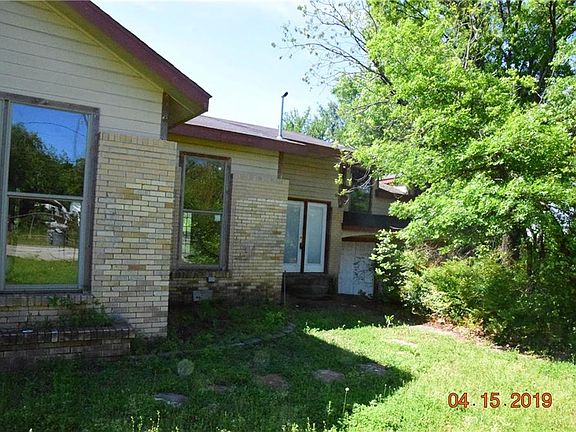 3rd image of 7029 Greenbriar Cres