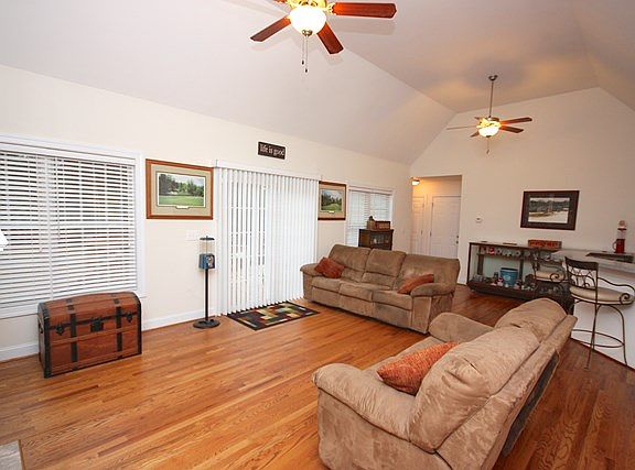5th image of 201 Laurel Dr