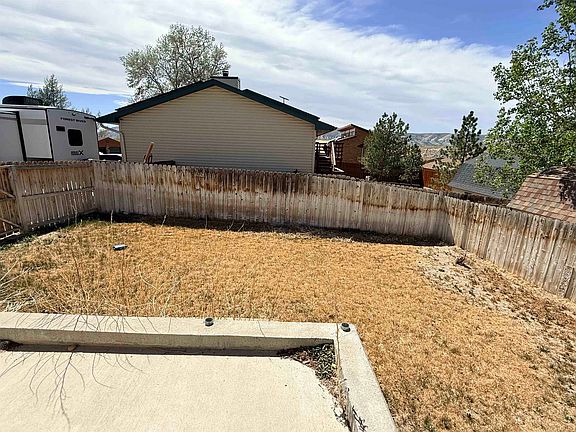 4th image of 1045 Cypress Cir