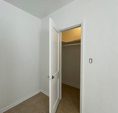 5th image of 815 N J St