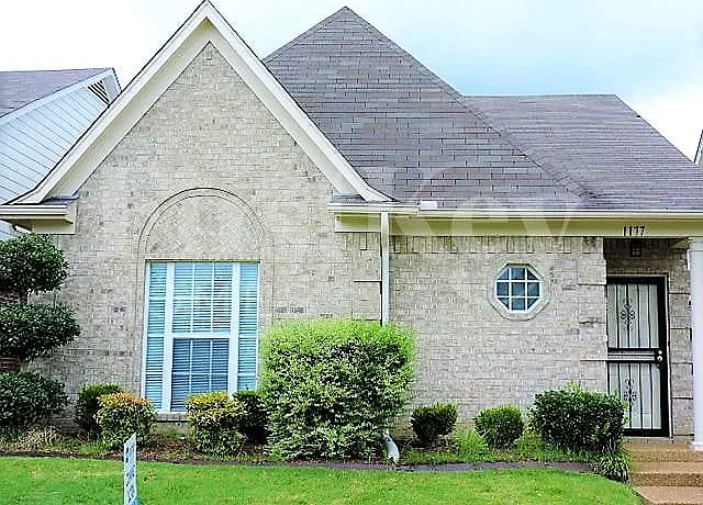 3 bed, 2.0 bath, 1270 sqft, $1,760 — Photo 1