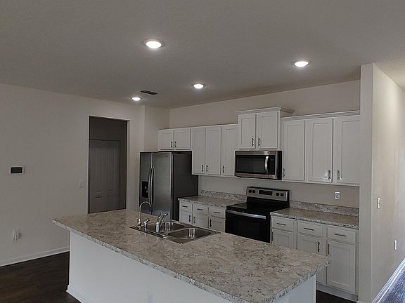 3rd image of 8279 MEADOW WALK Lane