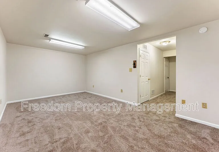 726 Pine Tree Ct — Photo 30