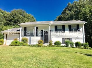 932 Martha Dr, Forest Park, GA 30297